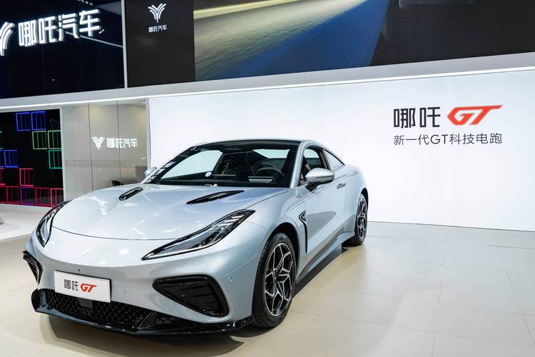 惠州147哪吒汽车在智能汽车领域的表现，领途汽车在新能源汽车市场中的影响力